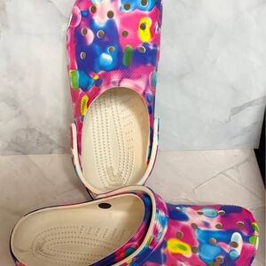 Crocs unisex Solarized Tie Dye White Pink Blue men’s size 10, women’s size 12